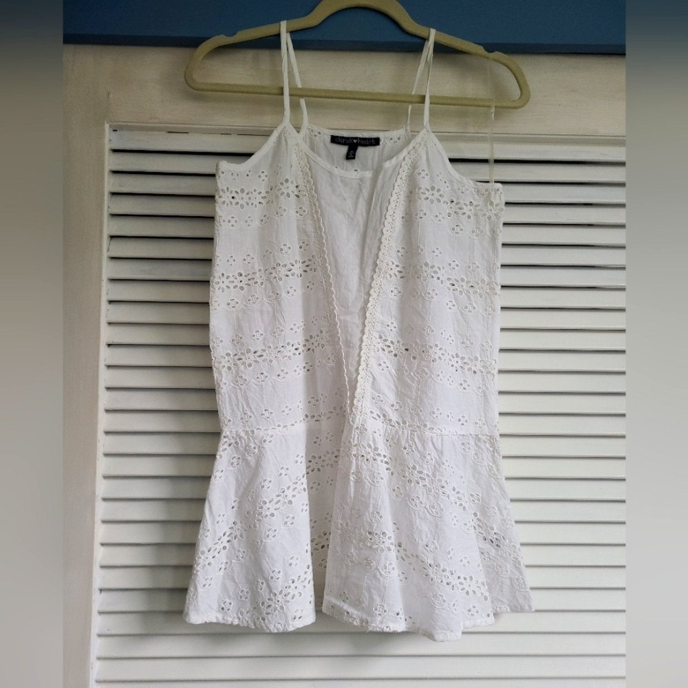 Derek Heart hollow out white tank top | Size medium